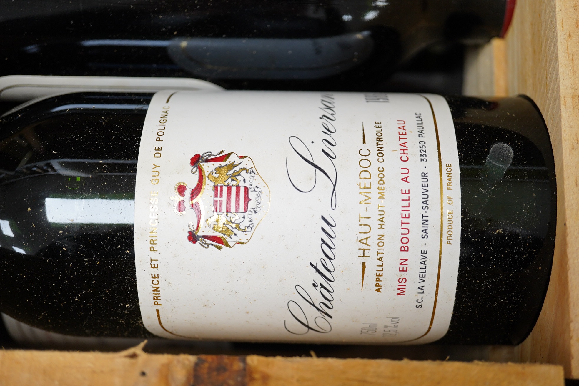 A wooden case of twelve bottles of Chateau Liversan Haut-Medoc 1986 red wine. Condition - good, storage history unknown